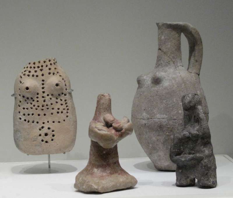 Fertility figurines and juglet